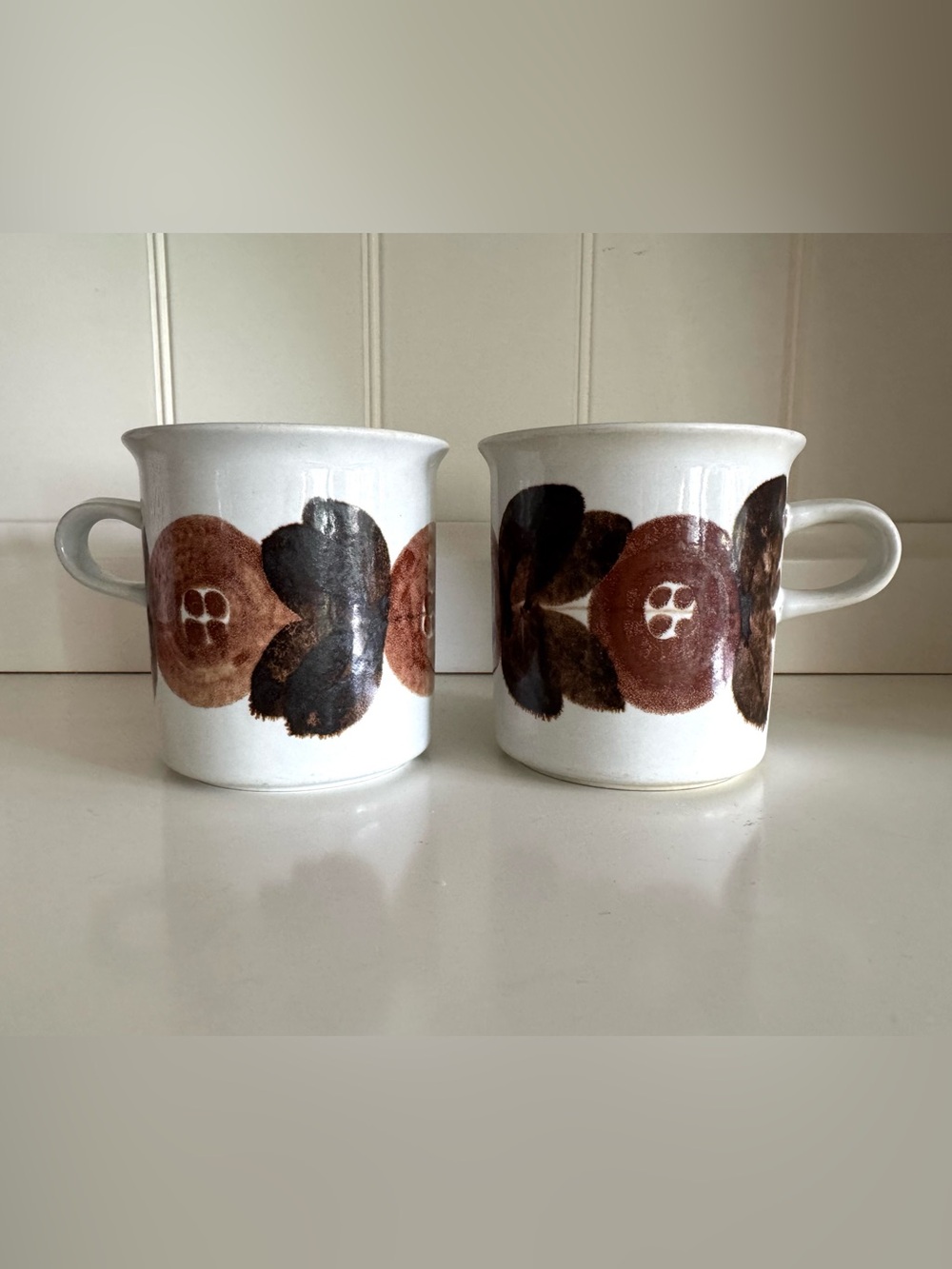 VINTAGE MCM Arabia Finland Rosmarin Hand Painted Floral Mug Set